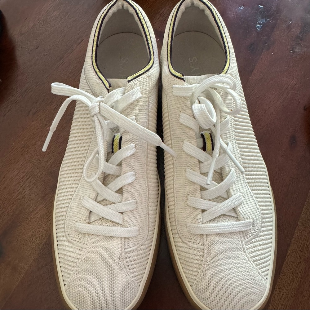 Rothy’s Lace-Up Sneaker Cream Blonde Like New!